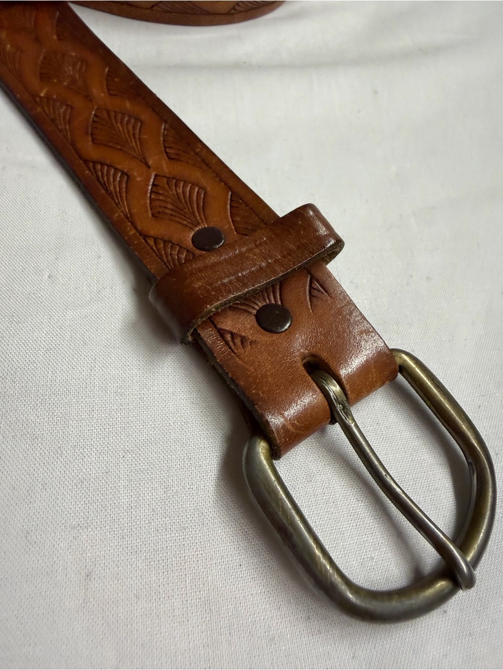 Men's Tan Leather Embossed Belt - Classic Casual Style